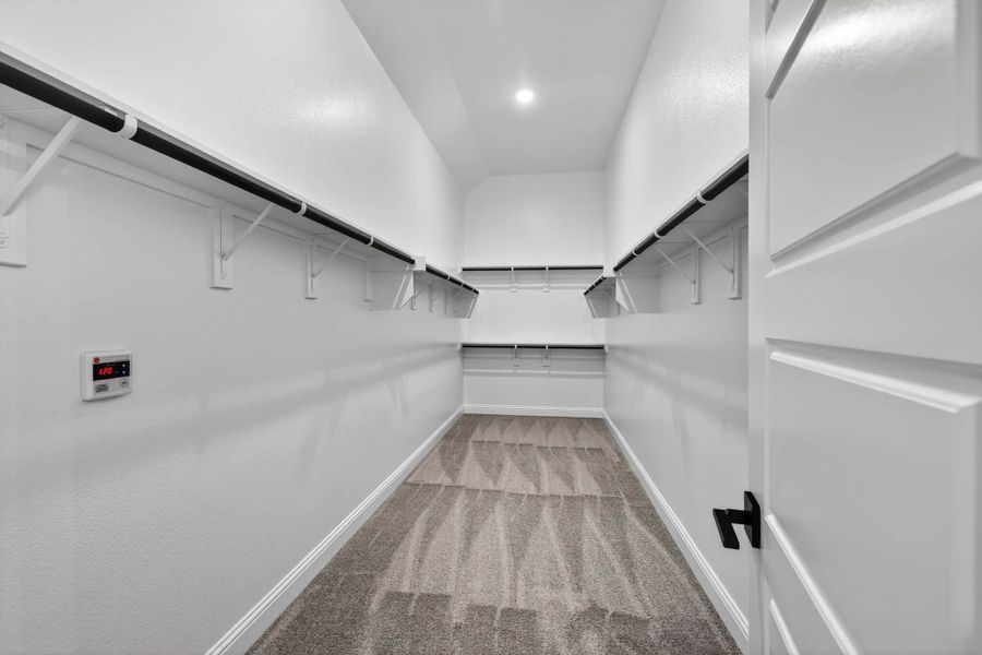Spacious, unfurnished interior of a new home in Highland Crossing, Celina (Image 24).