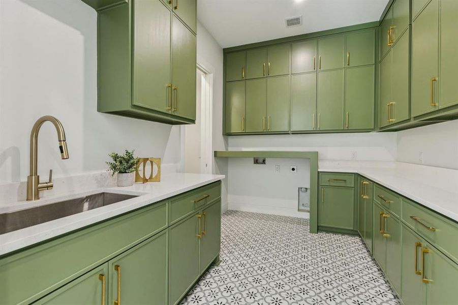 Furnished interior view inside a new home in , Dallas (Image 17).