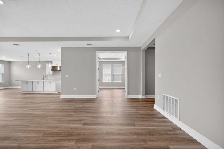 Spacious, unfurnished interior of a new home in Headwaters at Lofton Creek, Yulee (Image 16).