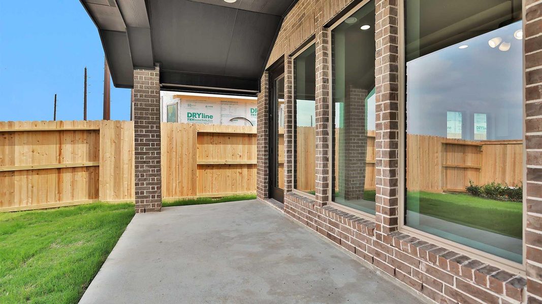 Exterior details and patio area of a home in Candela, Richmond (Image 3).