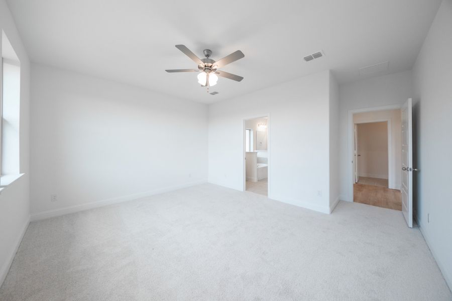 Spacious, unfurnished interior of a new home in Verandah, Royse City (Image 27). Spacious, unfurnished interior of a new home in Verandah, Royse City (Image 27).