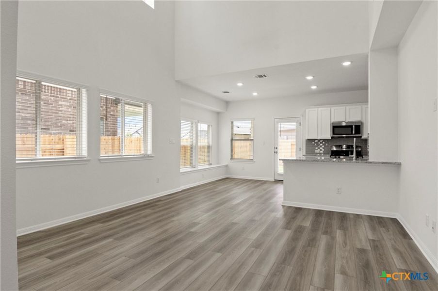 Spacious, unfurnished interior of a new home in Crosswinds, Kyle (Image 20).