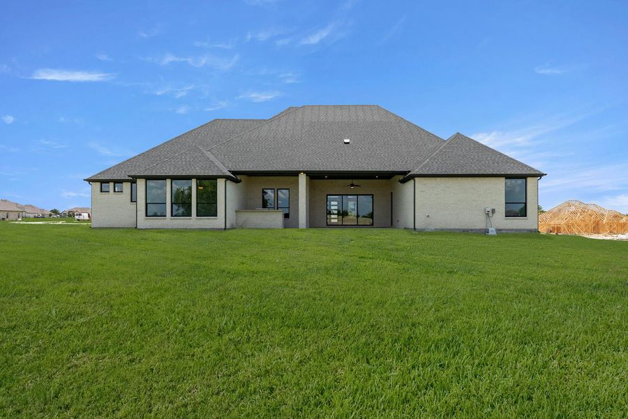 Exterior details and patio area of a home in Heritage, McLendon-Chisholm (Image 22). Exterior details and patio area of a home in Heritage, McLendon-Chisholm (Image 22).