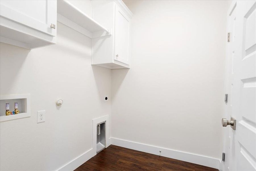 Spacious, unfurnished interior of a new home in , Sherman (Image 15).