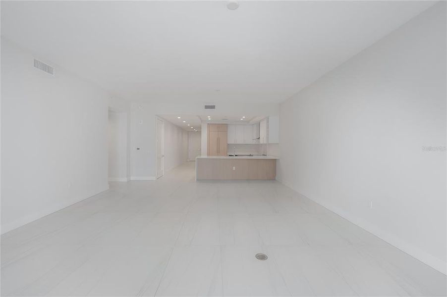 Spacious, unfurnished interior of a new home in , St. Petersburg (Image 50).