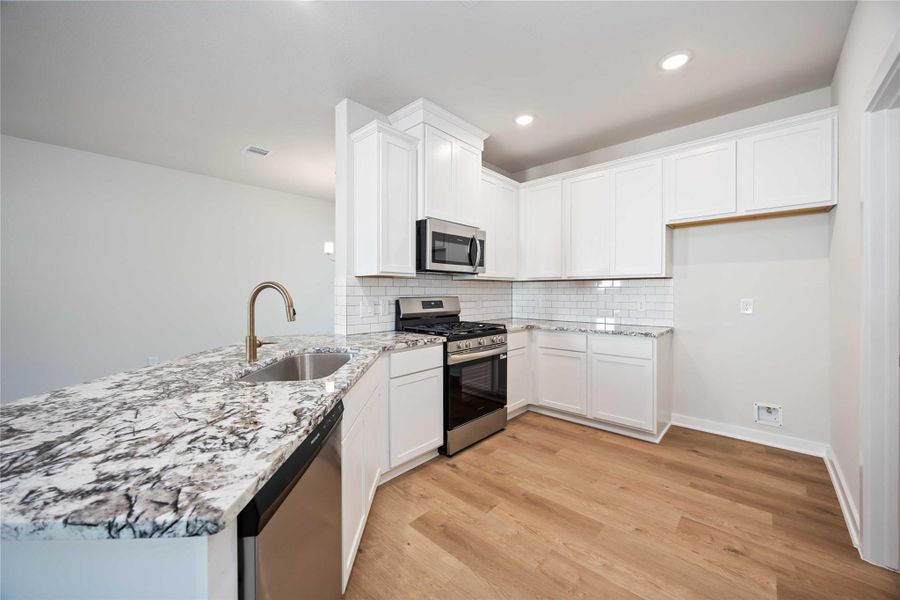 Furnished interior view inside a new home in Magnolia Springs, Montgomery (Image 6).