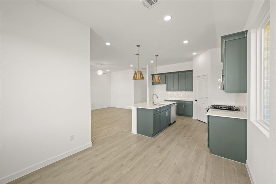 20_661 Tyronza- Dining-2