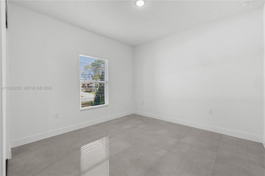 Spacious, unfurnished interior of a new home in , Palm Bay (Image 34).