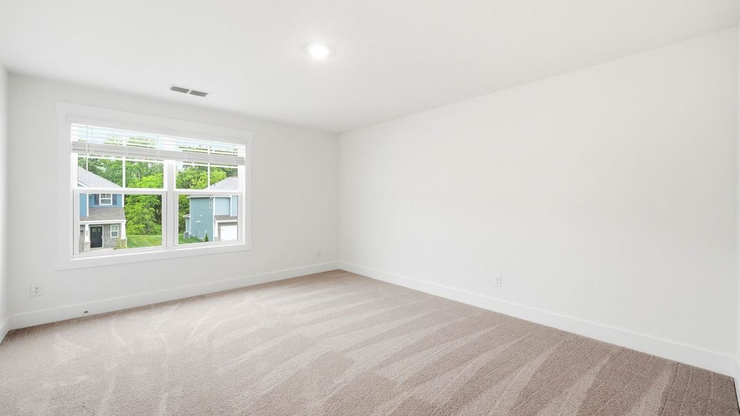 Spacious, unfurnished interior of a new home in Fieldcrest Acres, Blountville (Image 22).
