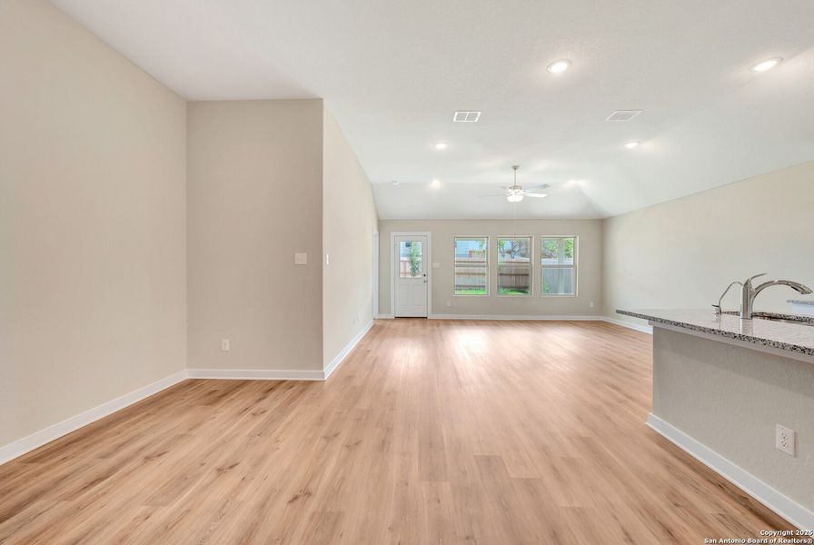 Spacious, unfurnished interior of a new home in Mesquite Ridge, San Antonio (Image 9). Spacious, unfurnished interior of a new home in Mesquite Ridge, San Antonio (Image 9).