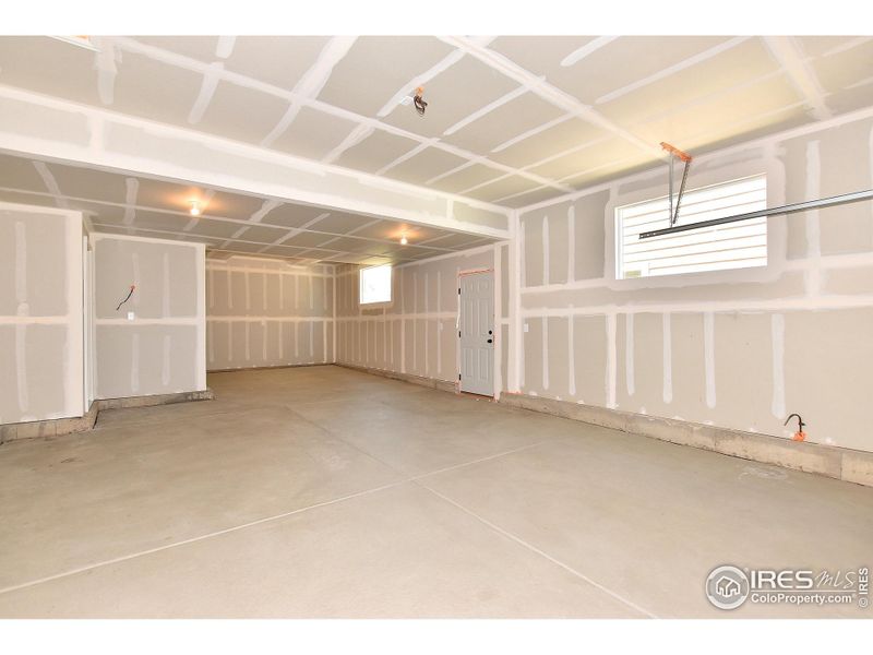 Spacious, unfurnished interior of a new home in Southridge, Johnstown (Image 23).