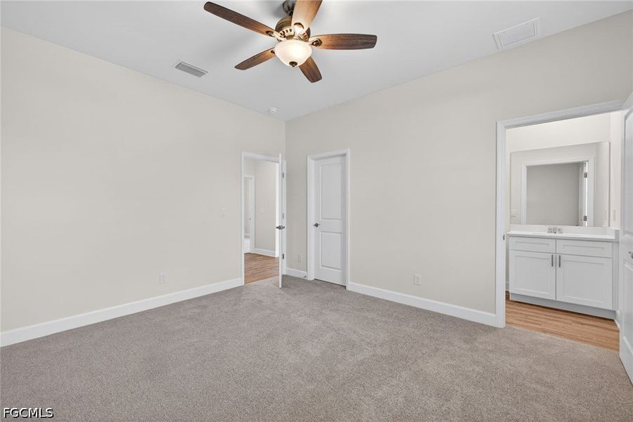 Spacious, unfurnished interior of a new home in Cape Coral, Cape Coral (Image 31).