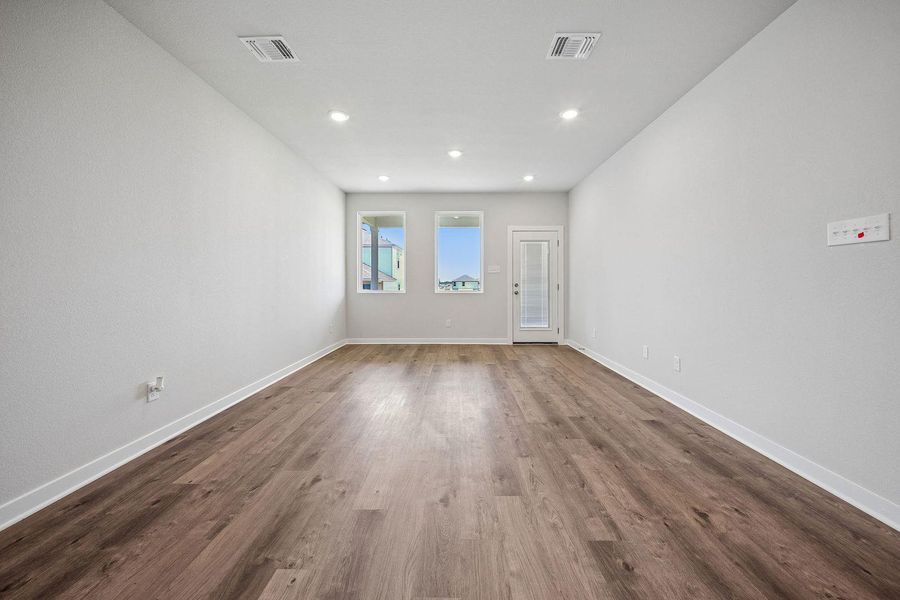 Spacious, unfurnished interior of a new home in Eastwood at Sonterra, Jarrell (Image 25).