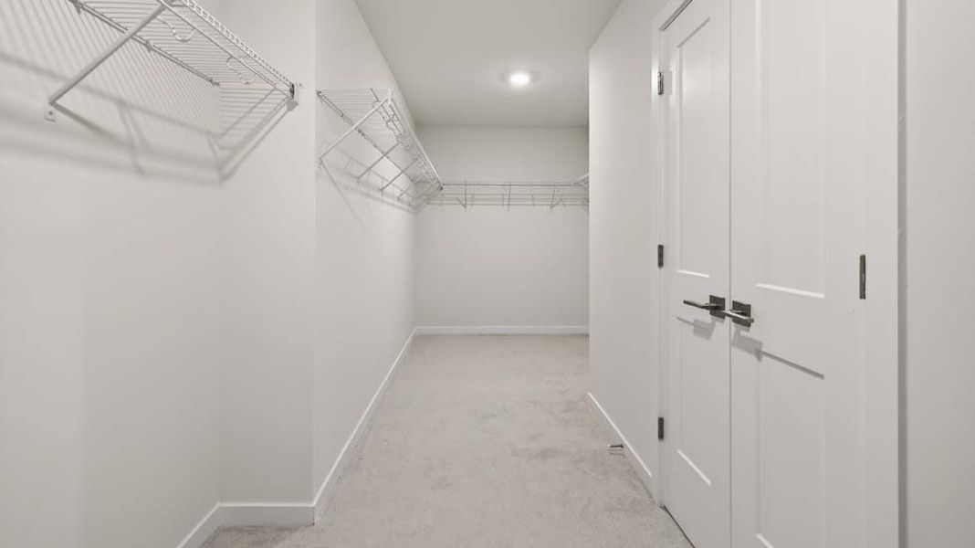 Spacious, unfurnished interior of a new home in Sylvan Creek, Denver (Image 17).