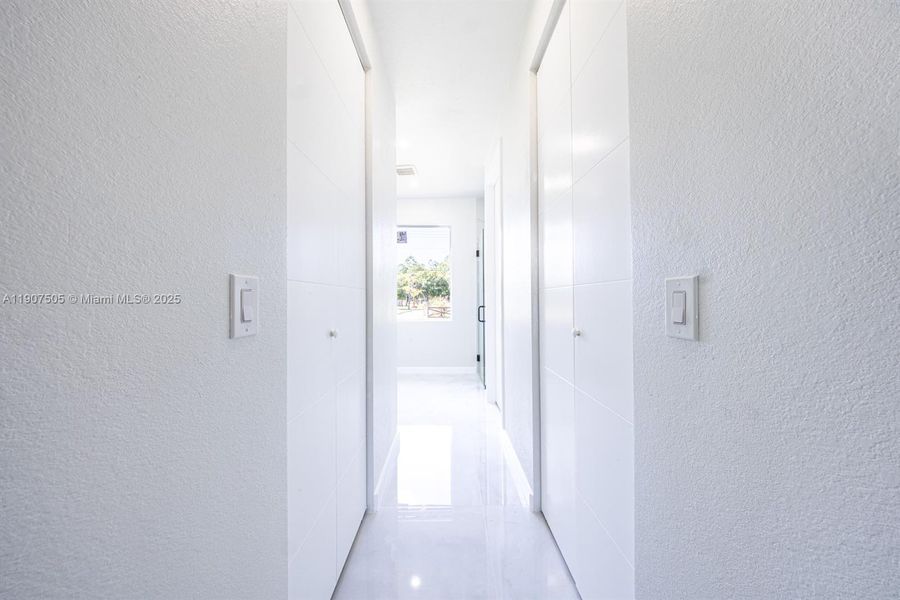 Spacious, unfurnished interior of a new home in , Lehigh Acres (Image 17).