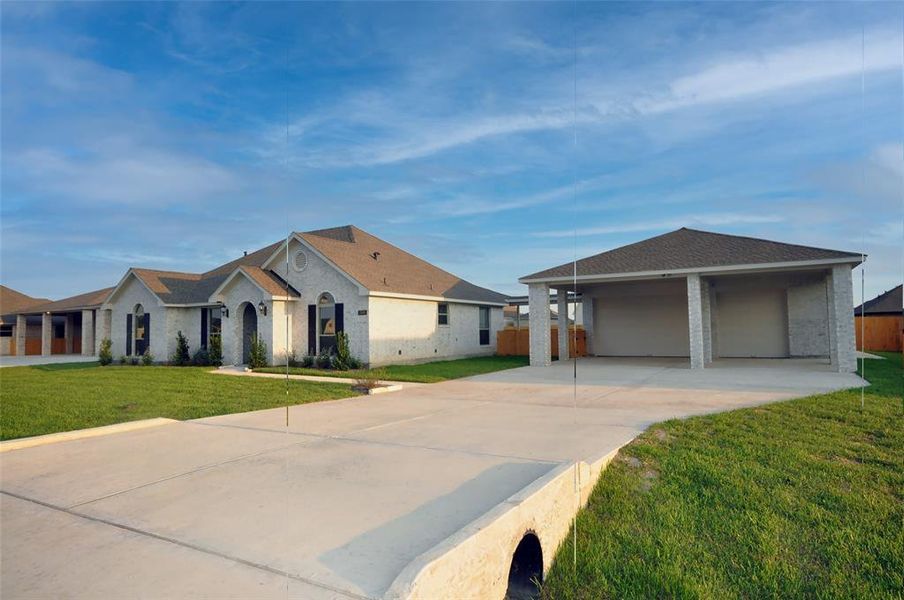 A wide drive to the detached garage offers plenty of space for family and friends to visit and keep their cars off the street, making the moving through the neighborhood less stressful.