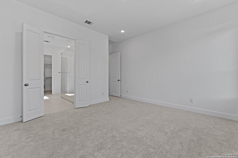 Spacious, unfurnished interior of a new home in , New Braunfels (Image 9). Spacious, unfurnished interior of a new home in , New Braunfels (Image 9).