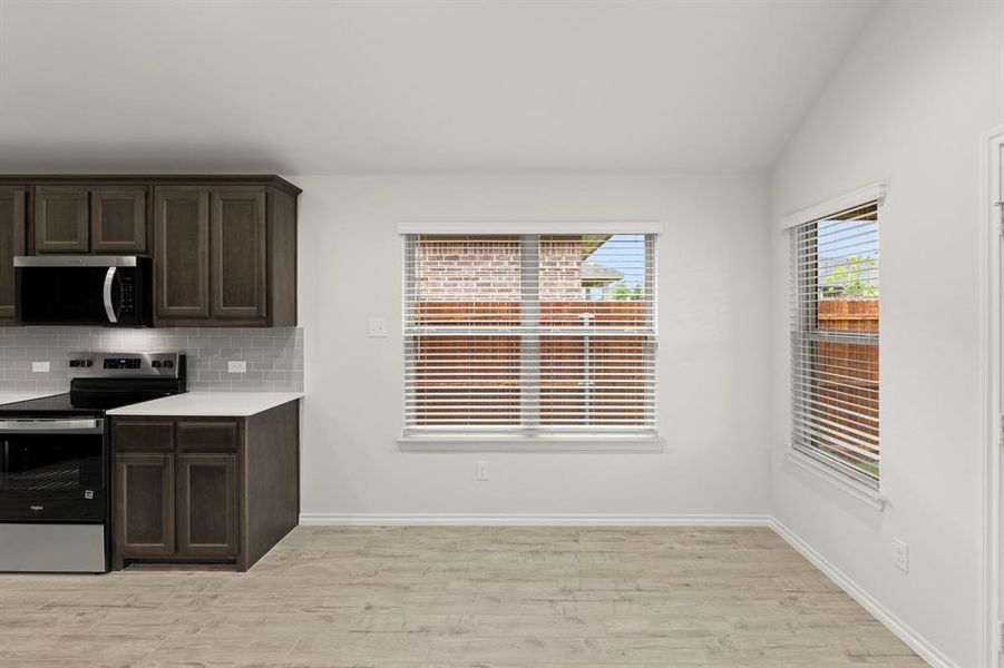 12. 3253 Mercer - Dining