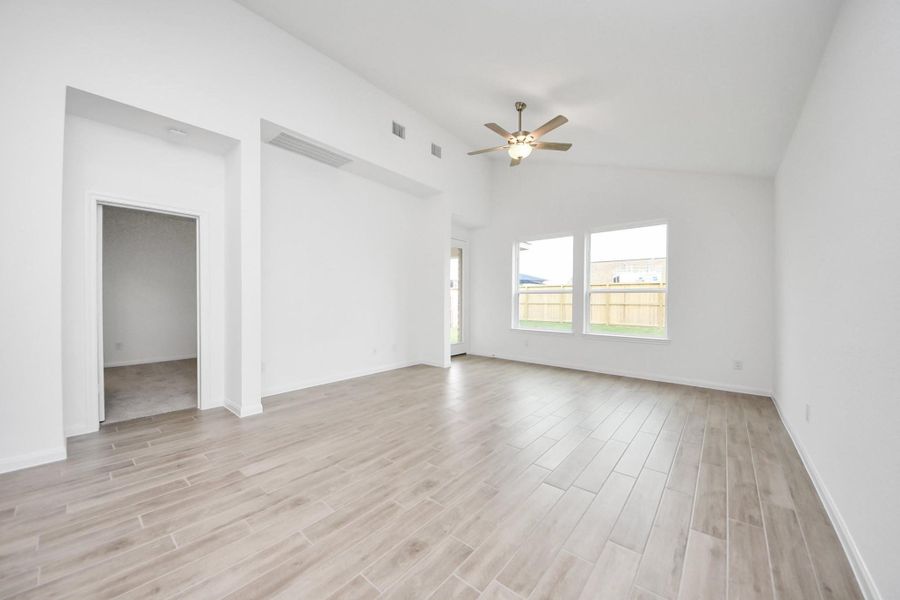 Spacious, unfurnished interior of a new home in Elyson, Katy (Image 36).