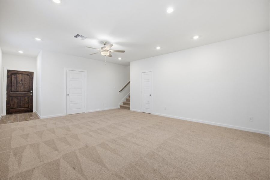 Spacious, unfurnished interior of a new home in Creekhaven, Iowa Colony (Image 15). Spacious, unfurnished interior of a new home in Creekhaven, Iowa Colony (Image 15).