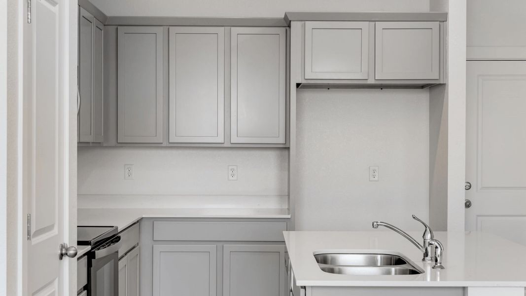 Image 11 representing the PALMER by D.R. Horton in Vista Meadows, Fort Lupton, CO.