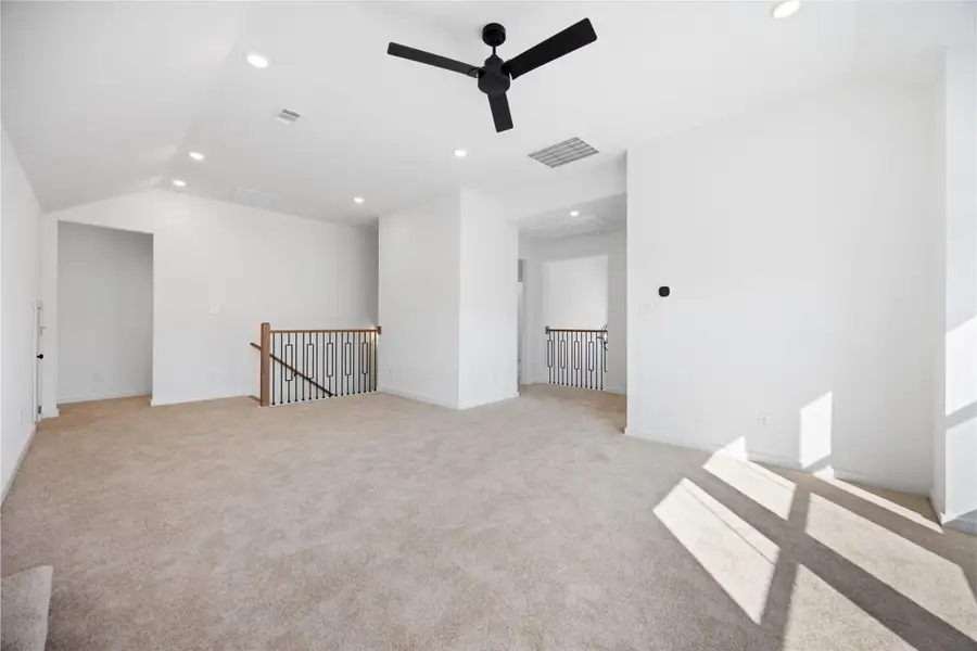 Spacious, unfurnished interior of a new home in Ashland, Angleton (Image 11).