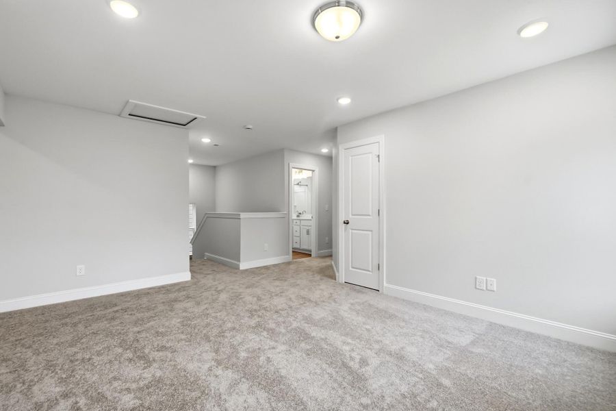 Spacious, unfurnished interior of a new home in Caldwell Forest, Charlotte (Image 22). Spacious, unfurnished interior of a new home in Caldwell Forest, Charlotte (Image 22).