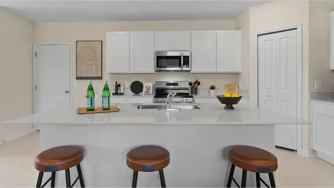 Florida CORE L003 Columbus Kitchen 1of2 F1 Base3 4 18 25