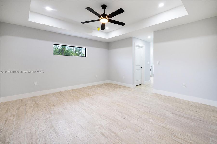 Spacious, unfurnished interior of a new home in , Lehigh Acres (Image 41).