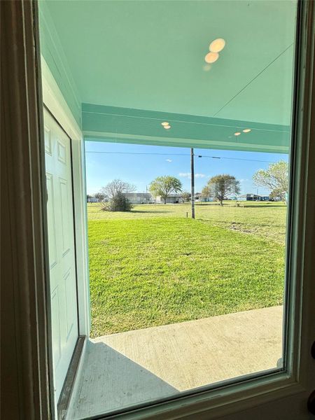 Exterior details and patio area of a home in , Palacios (Image 4).