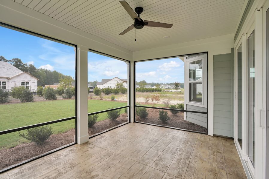 Representative exterior details of a home built from the Pierre's Bay by Kent Homes in Oyster Harbour, Supply (Image 4).
