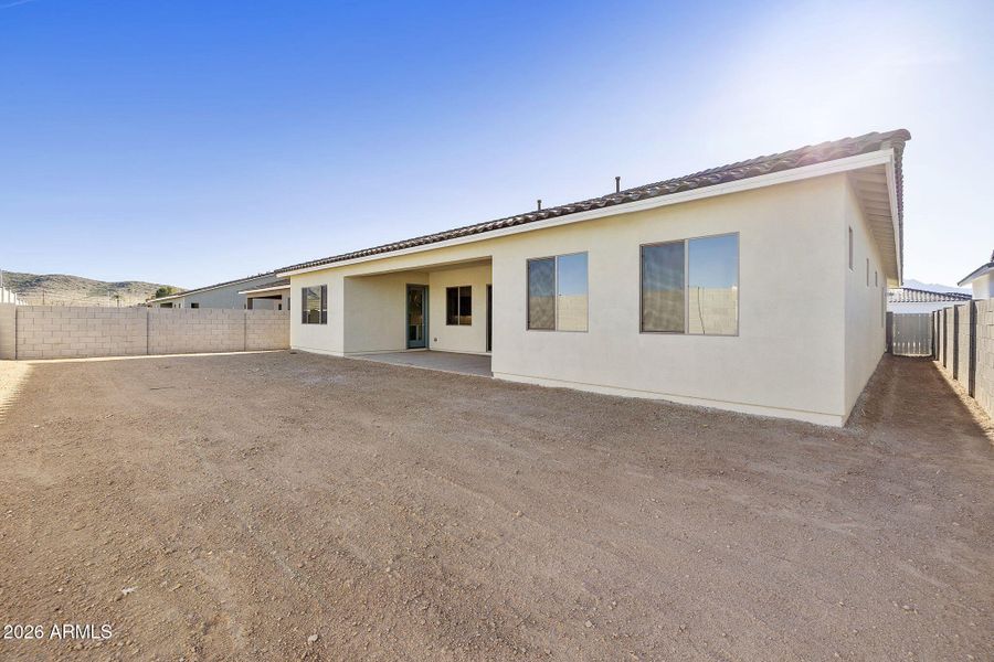 LARGE BACK YARD LARGE BACK YARD