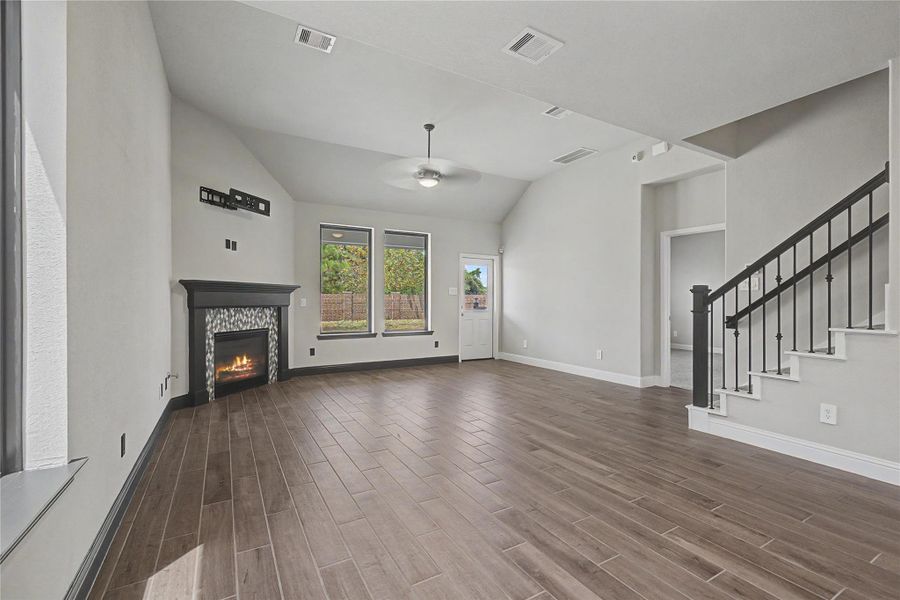 Spacious, unfurnished interior of a new home in , Tomball (Image 37). Spacious, unfurnished interior of a new home in , Tomball (Image 37).