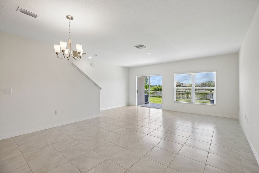 Spacious, unfurnished interior of a new home in Reserve at Forest Lake Townhomes, Lake Wales (Image 10).