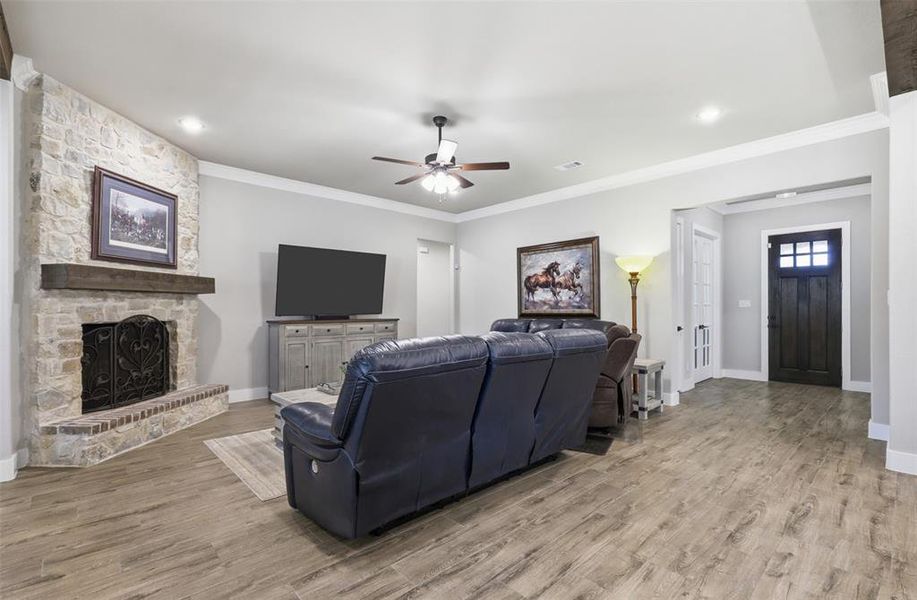 Furnished interior view inside a new home in Crystal Springs Estates, Alvarado (Image 11). Furnished interior view inside a new home in Crystal Springs Estates, Alvarado (Image 11).