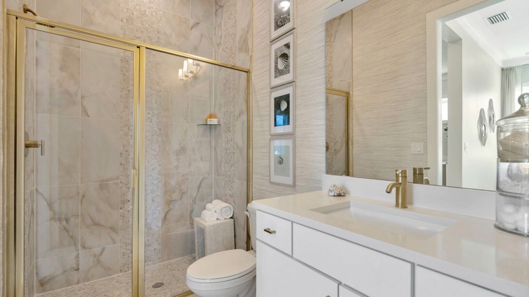 The Multi Generational Suite Bathroom of another Grand Sabal Model which is available at Serengeti.