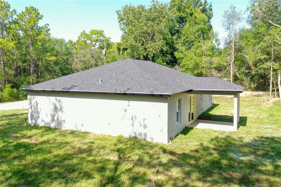 Exterior details and patio area of a home in , Dunnellon (Image 32).