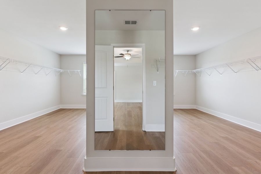 Spacious, unfurnished interior of a new home in NorthShore on the St. Marys River, Kingsland (Image 43).