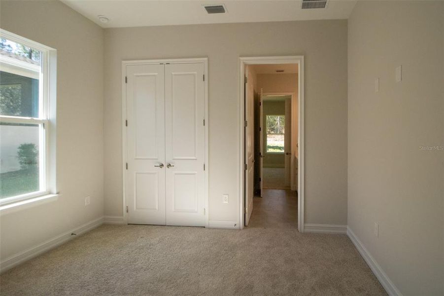 Spacious, unfurnished interior of a new home in Southern Hills Plantation, Brooksville (Image 39).