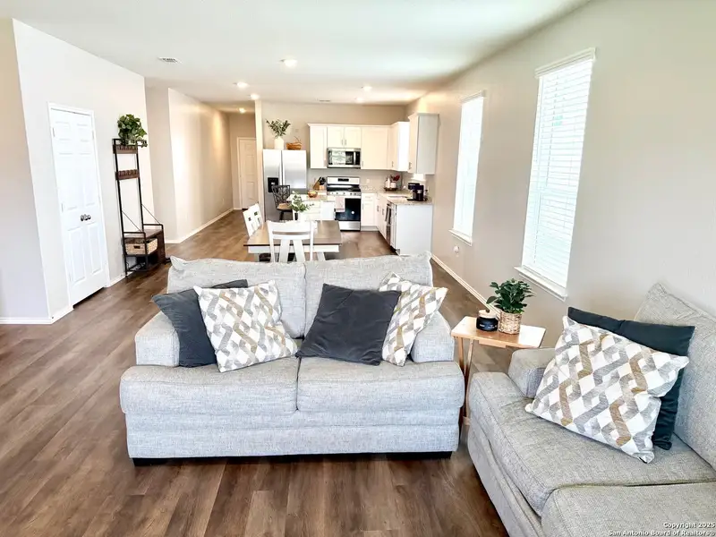 Furnished interior view inside a new home in Winding Brook, San Antonio (Image 10). Furnished interior view inside a new home in Winding Brook, San Antonio (Image 10).