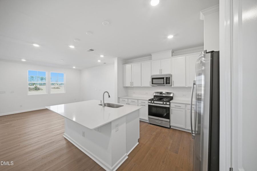 SUN_Everlee_Pic_CarsonII_QMI_227_Kitchen
