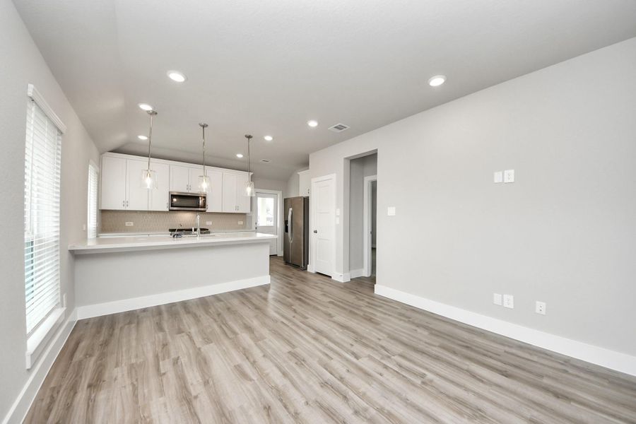 Spacious, unfurnished interior of a new home in Laurel Landing: Founders Collection, Alvin (Image 25).