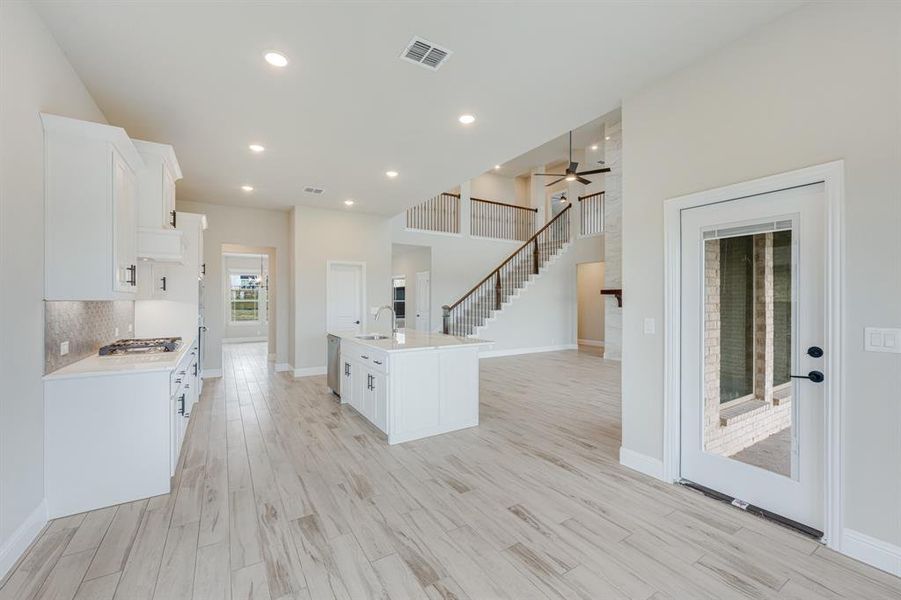 Spacious, unfurnished interior of a new home in Devonshire Classic 60-65, Forney (Image 24).