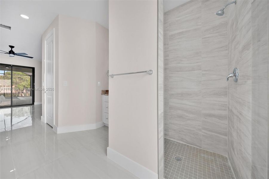 Spacious, unfurnished interior of a new home in , Cape Coral (Image 26). Spacious, unfurnished interior of a new home in , Cape Coral (Image 26).