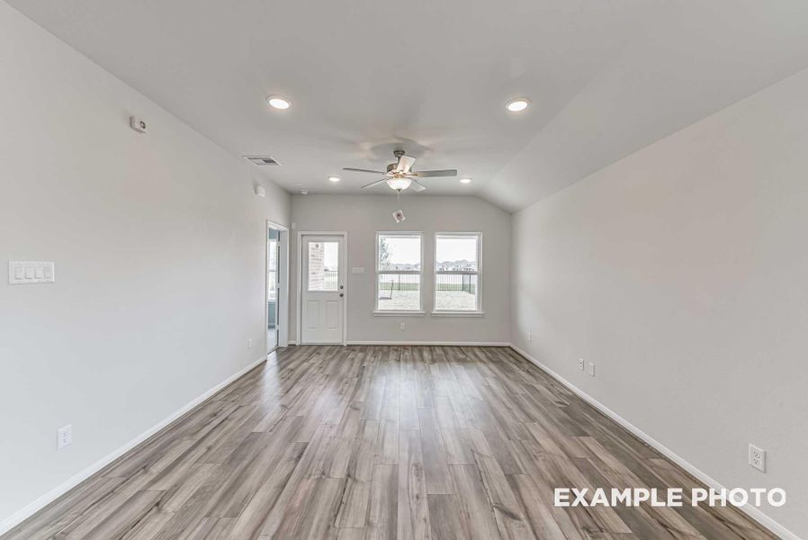 Spacious, unfurnished interior of a new home in River Ranch Meadows, Dayton (Image 16).