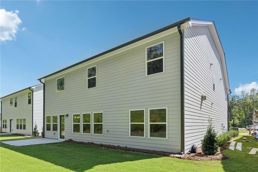 Exterior details and patio area of a home in Creekside, Dawsonville (Image 26).