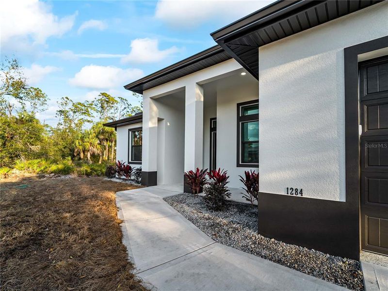 Exterior details and patio area of a home in , Port Charlotte (Image 39).