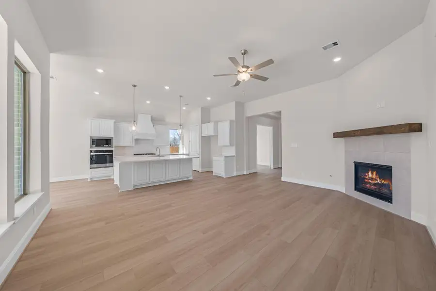 Spacious, unfurnished interior of a new home in Chambers Creek, Willis (Image 17).