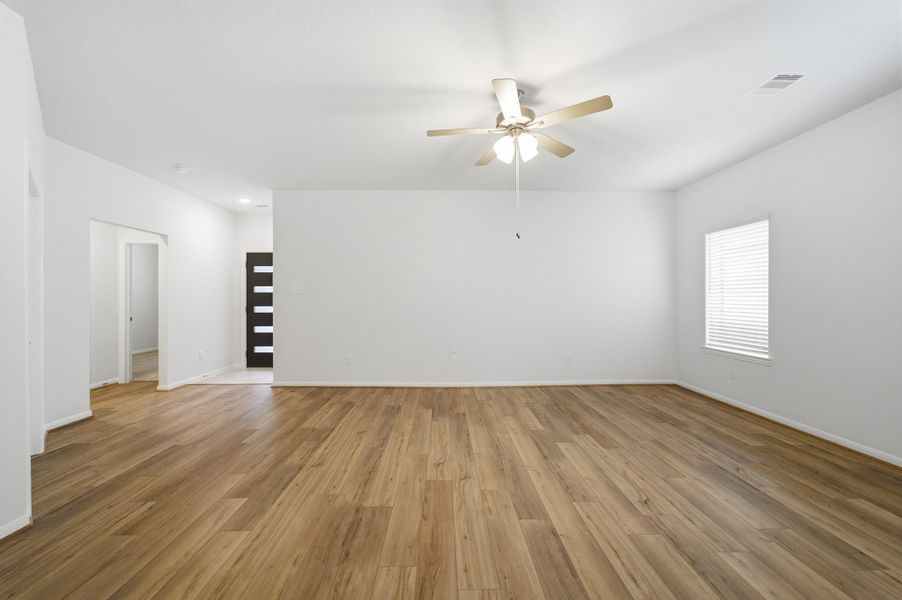 Spacious, unfurnished interior of a new home in Hayden Estates, Buckeye (Image 11).