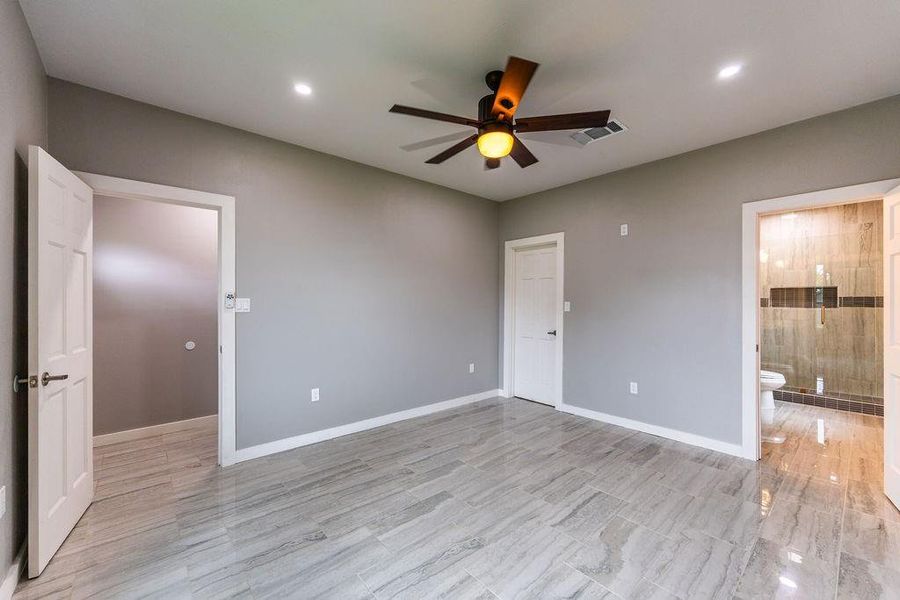 Spacious, unfurnished interior of a new home in , Walnut Springs (Image 16).